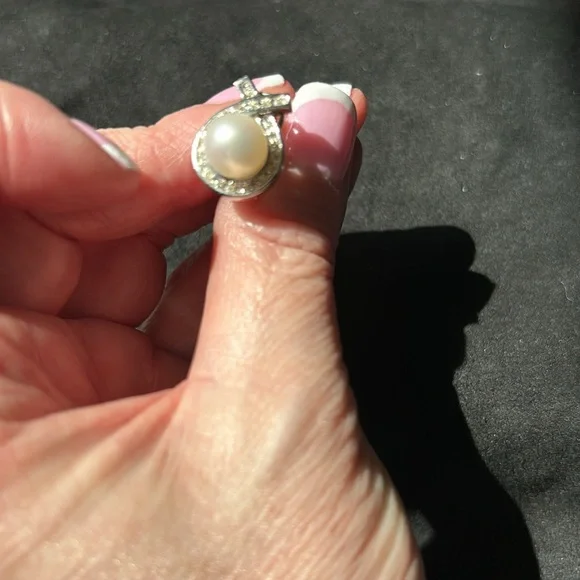 14kt White Gold lever back earrings with real diamonds- from Littmans! 🦋 - Picture 6 of 10